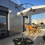 Penthouse 108 M2 - Rooftop - Parking - Paris Sud شقة باغنيو